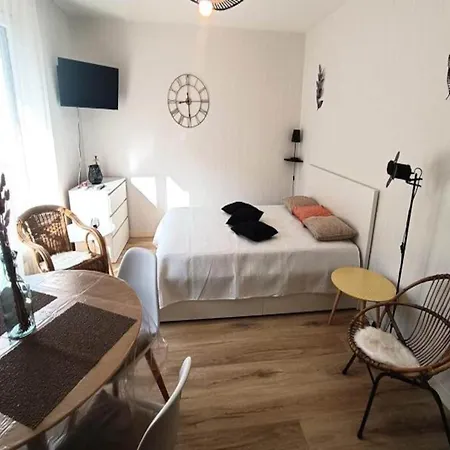 Studio For 2 People エクスレバン